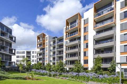Sun-drenched 3 Bedroom Apartment In Turrella - Accommodation Rockhampton 1
