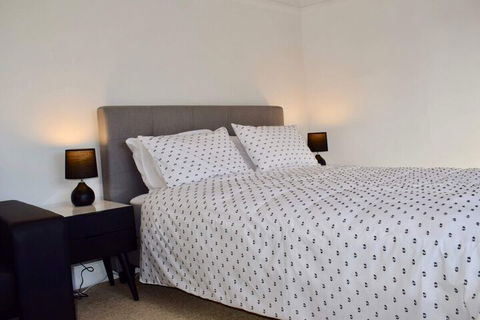Comfortable 3 Bedroom Apartment In Trendy Haberfield - Accommodation Rockhampton 6