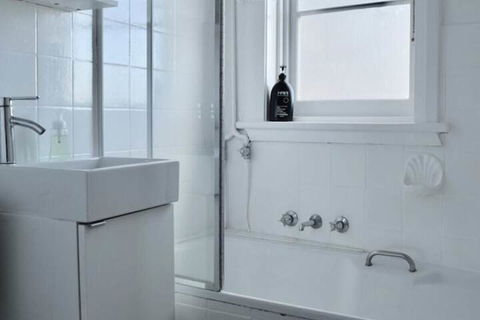 Comfortable 3 Bedroom Apartment In Trendy Haberfield - Accommodation Rockhampton 1