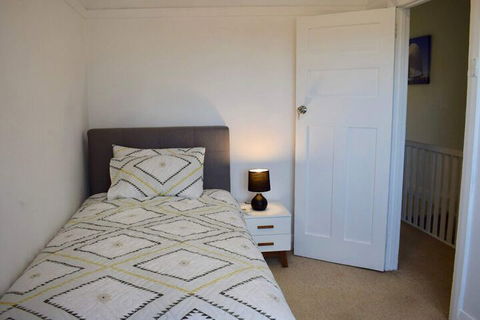 Comfortable 3 Bedroom Apartment In Trendy Haberfield - Accommodation Rockhampton 4