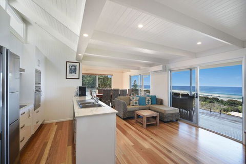 Peregians Viewing Deck, 324 David Low Way, Peregian Beach, Noosa Area - Accommodation Rockhampton 4