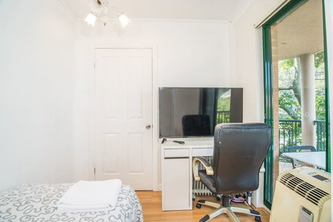 Spacious & Cozy Apartment In Heart Of Redfern - Accommodation Rockhampton 5