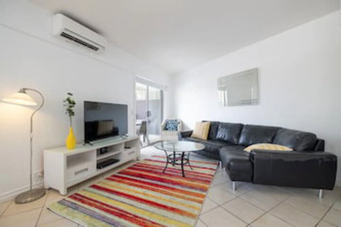 Peaceful 1 Bedroom Apartment With Parking - Accommodation Rockhampton 0