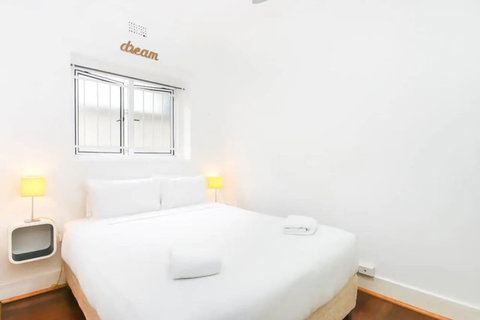 Quiet 1 Bedroom Apartment 5 Minutes From CBD - Accommodation Rockhampton 5