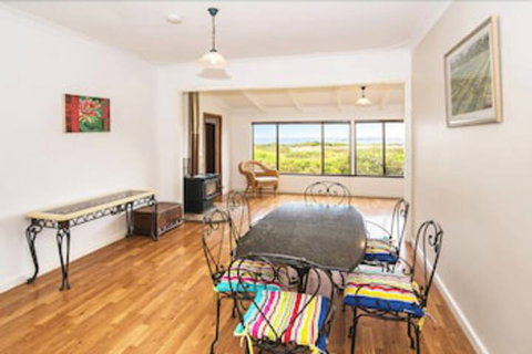 Storm Bay Cottage - Accommodation Rockhampton 5