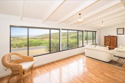 Storm Bay Cottage - Accommodation Rockhampton 2