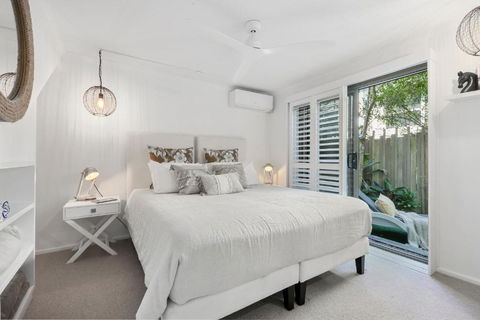 Luxury Beachside Apartment - Accommodation Rockhampton 5