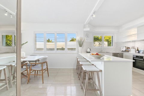 Luxury Beachside Apartment - Accommodation Rockhampton 1