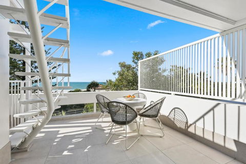 Luxury Beachside Apartment - Accommodation Rockhampton 6