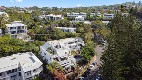 Luxury Beachside Apartment - Accommodation Rockhampton 4