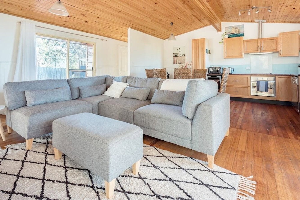 Akaroa TAS Accommodation Rockhampton