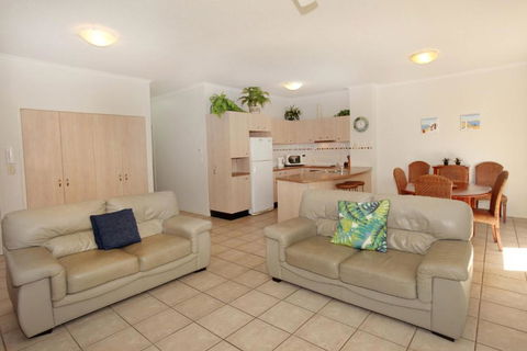 Unit 2 On The Park Coolum Beach - Accommodation Rockhampton 2