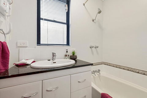 Aruba Apartments - Accommodation Rockhampton 4