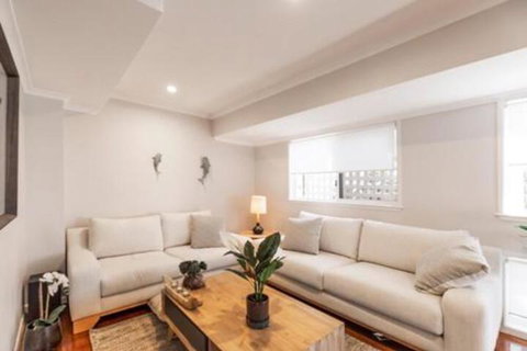 Casual Hamptons Living Sunshine Beach - Accommodation Rockhampton 3