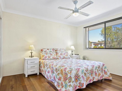DAVIES STREET MOLLYMOOK 4 / 14 - Accommodation Rockhampton 6