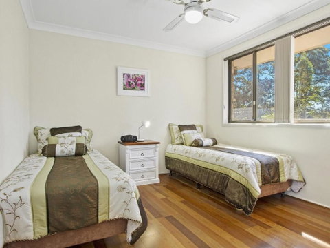 DAVIES STREET MOLLYMOOK 4 / 14 - Accommodation Rockhampton 3