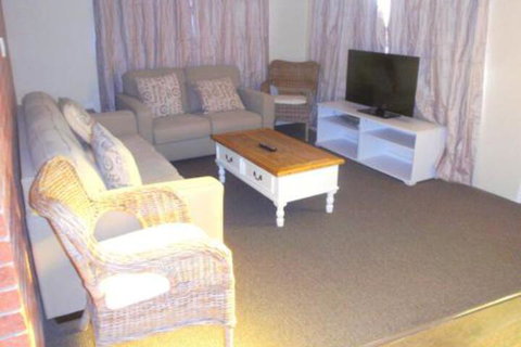 Andorra 1 - Accommodation Rockhampton 4