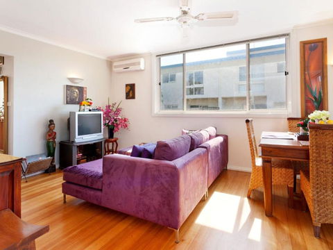 METRES TO THE BEACH MORNINGTON - Accommodation Rockhampton 5