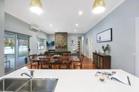 Three Sisters - Accommodation Rockhampton 0