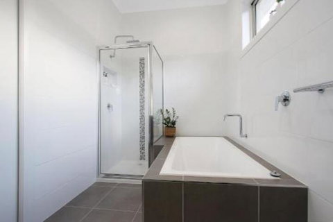 Three Sisters - Accommodation Rockhampton 5