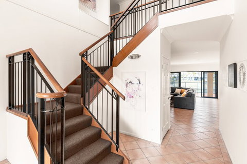 Mermaid Beach House - Accommodation Rockhampton 3