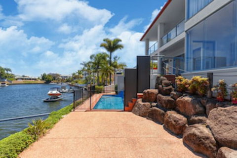 Mermaid Beach House - Accommodation Rockhampton 0