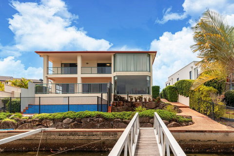 Mermaid Beach House - Accommodation Rockhampton 1