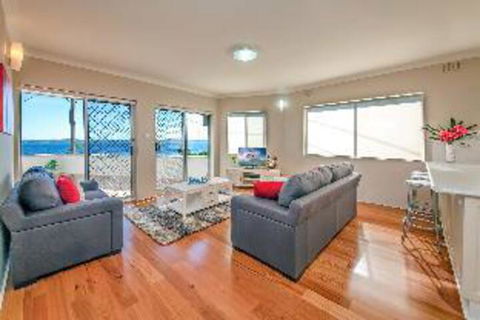 3 Bedroom Apartment Bayview Towers Unit 1 - Accommodation Rockhampton 1