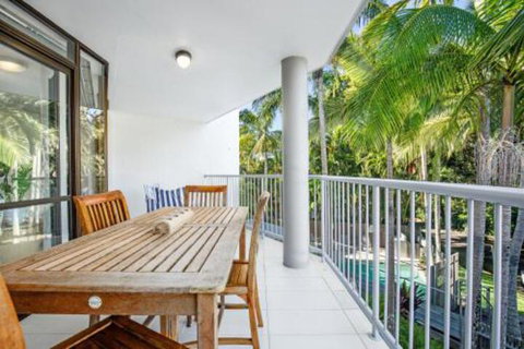 Stroll To The Surf & Sand Little Cove - Accommodation Rockhampton 0