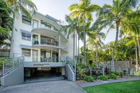 Stroll To The Surf & Sand Little Cove - Accommodation Rockhampton 4
