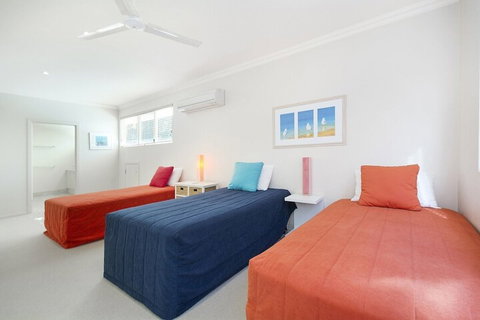 Prestigious House In Little Cove - Accommodation Rockhampton 6