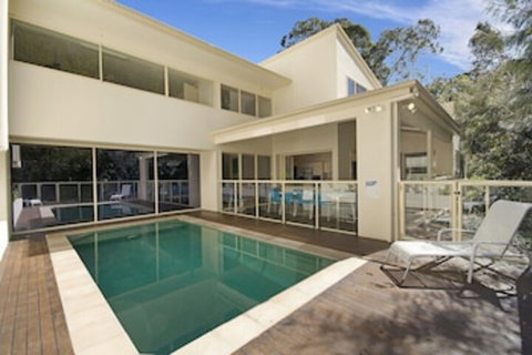 Prestigious House In Little Cove - Accommodation Rockhampton 0