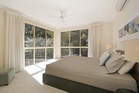 Prestigious House In Little Cove - Accommodation Rockhampton 7