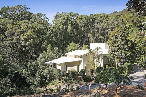 Prestigious House In Little Cove - Accommodation Rockhampton 1