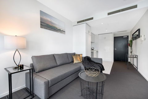 FARINA, 1BDR Docklands Apartment - Accommodation Rockhampton 2