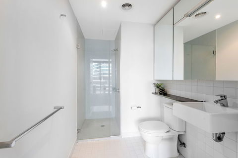 FARINA, 1BDR Docklands Apartment - Accommodation Rockhampton 1