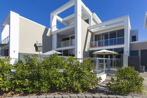Waves On Kamala 13 - Accommodation Rockhampton 1