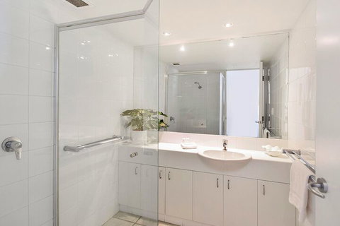 Cove Point - Accommodation Rockhampton 4