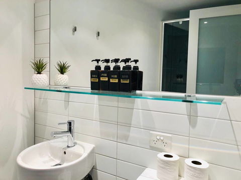 27 Docklands - Accommodation Rockhampton 3