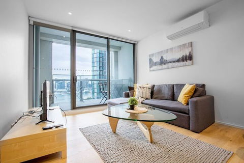 Melbourne Docklands Seaview Apartment At Collins St - Accommodation Rockhampton 6