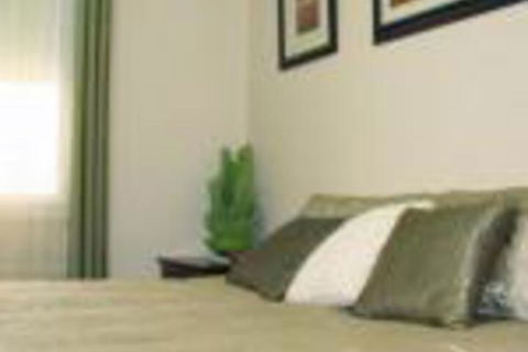 Explorers Holiday House - Accommodation Rockhampton 0