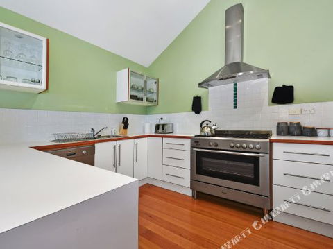 Family Friendly Weatherboard Cottage - Accommodation Rockhampton 5