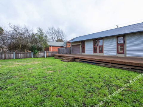 Family Friendly Weatherboard Cottage - Accommodation Rockhampton 1