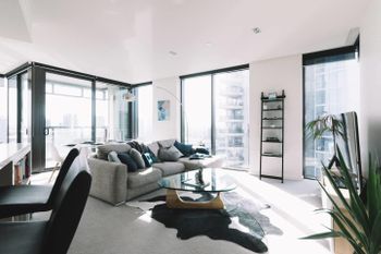 Experience Waterfront Luxury With Views - Accommodation Rockhampton 5