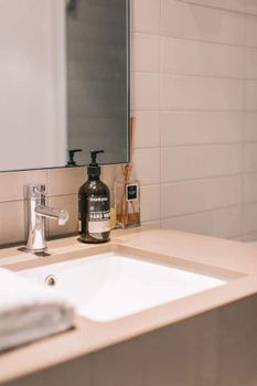 Experience Waterfront Luxury With Views - Accommodation Rockhampton 1