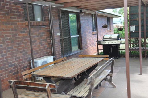 Rangehouse - Accommodation Rockhampton 4