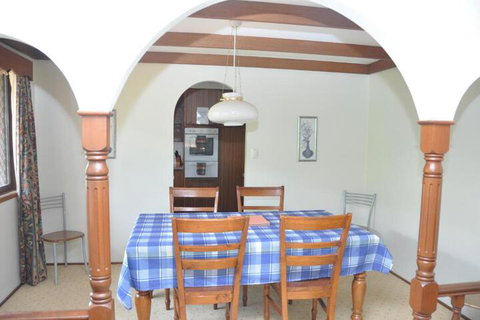 Rangehouse - Accommodation Rockhampton 6
