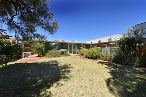 Comfy Home Near Airport & City 2280 - Accommodation Rockhampton 0