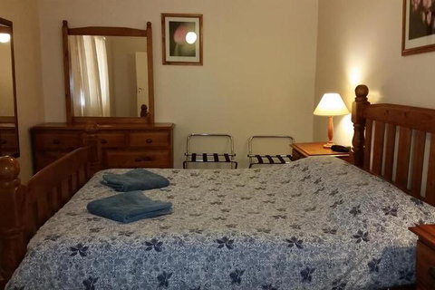 About Town Cottages - Accommodation Rockhampton 2