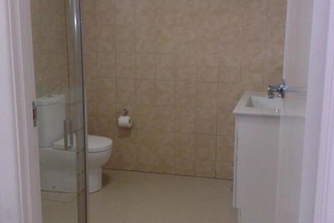 About Town Cottages - Accommodation Rockhampton 7